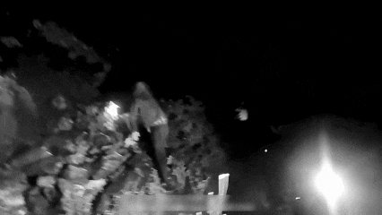 3人深夜被困山顶！民警与时间展开赛跑······