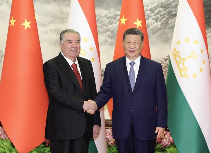 习近平同塔吉克斯坦总统拉赫蒙会谈 