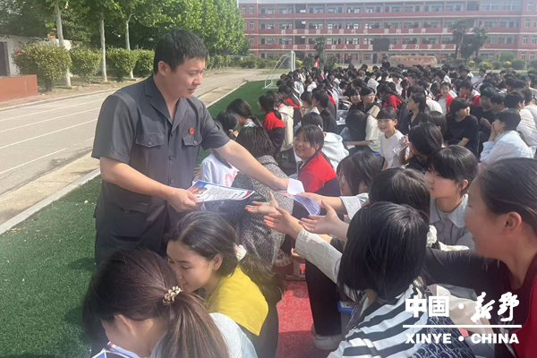 县人民法院开展“与法同行 护航成长”主题法治教育活动 县人民法院开展“与法同行 护航成长”主题法治教育活动