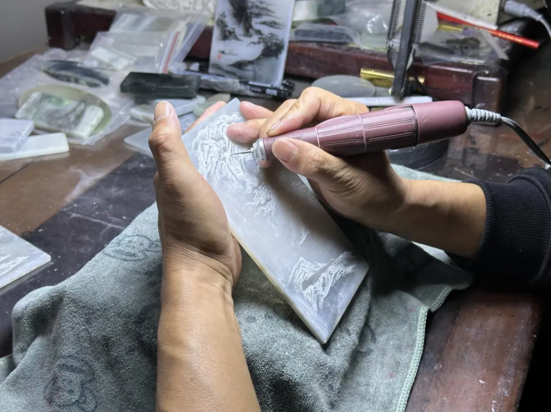 镇平聚好“料” 转型促发展——从“玉料集散”到“创意消费”的跃迁之路 镇平聚好“料” 转型促发展——从“玉料集散”到“创意消费”的跃迁之路