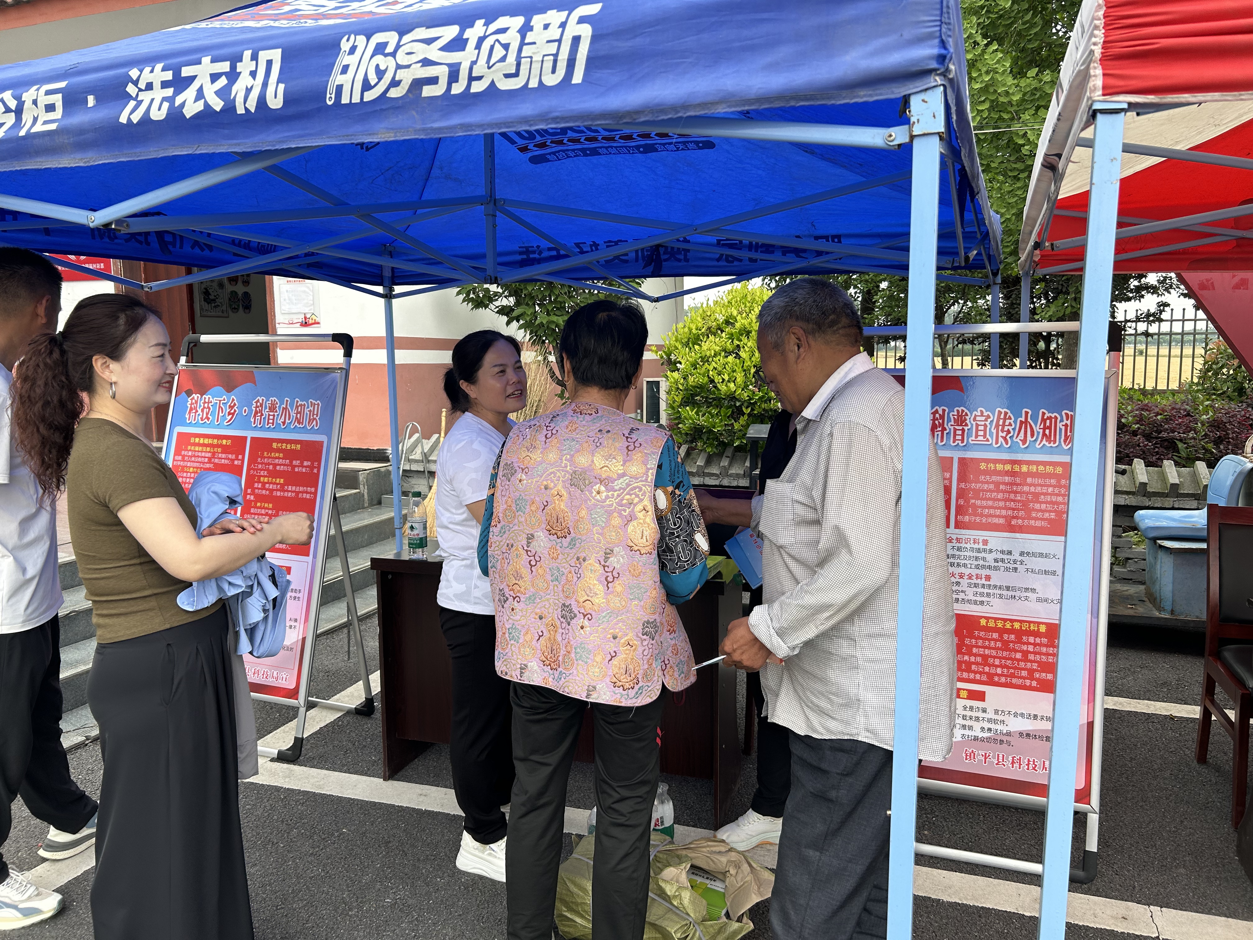 镇平县科技局积极开展“三下乡”科普宣传活动