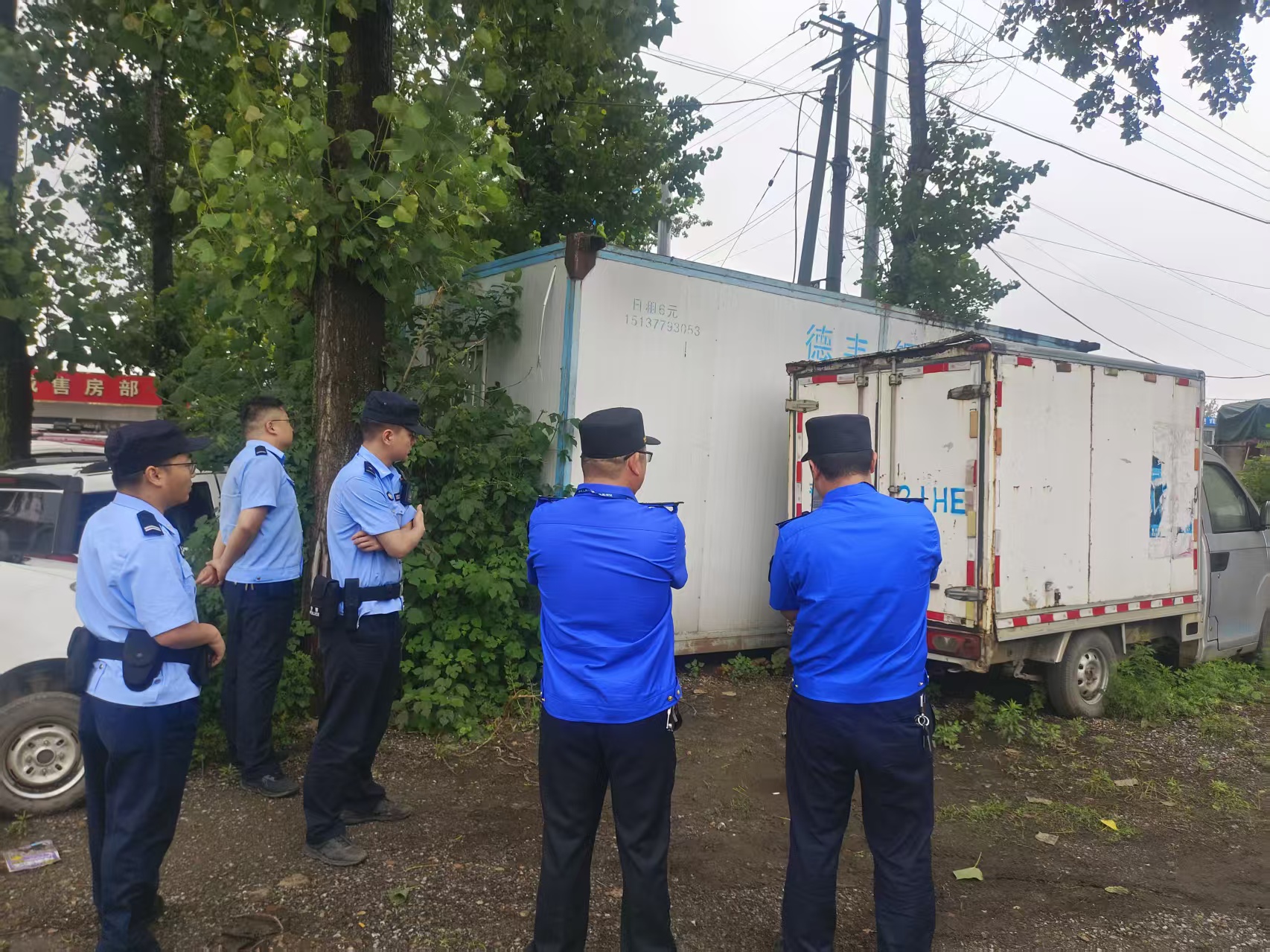 废弃货车暗藏“黑气站”，宛城城管联合民警成功“拆弹”