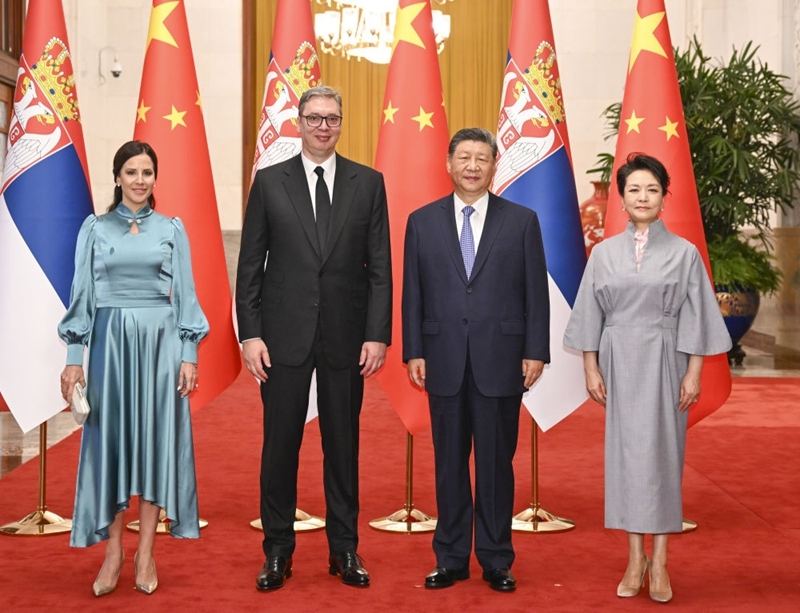 习近平同塞尔维亚总统武契奇会谈