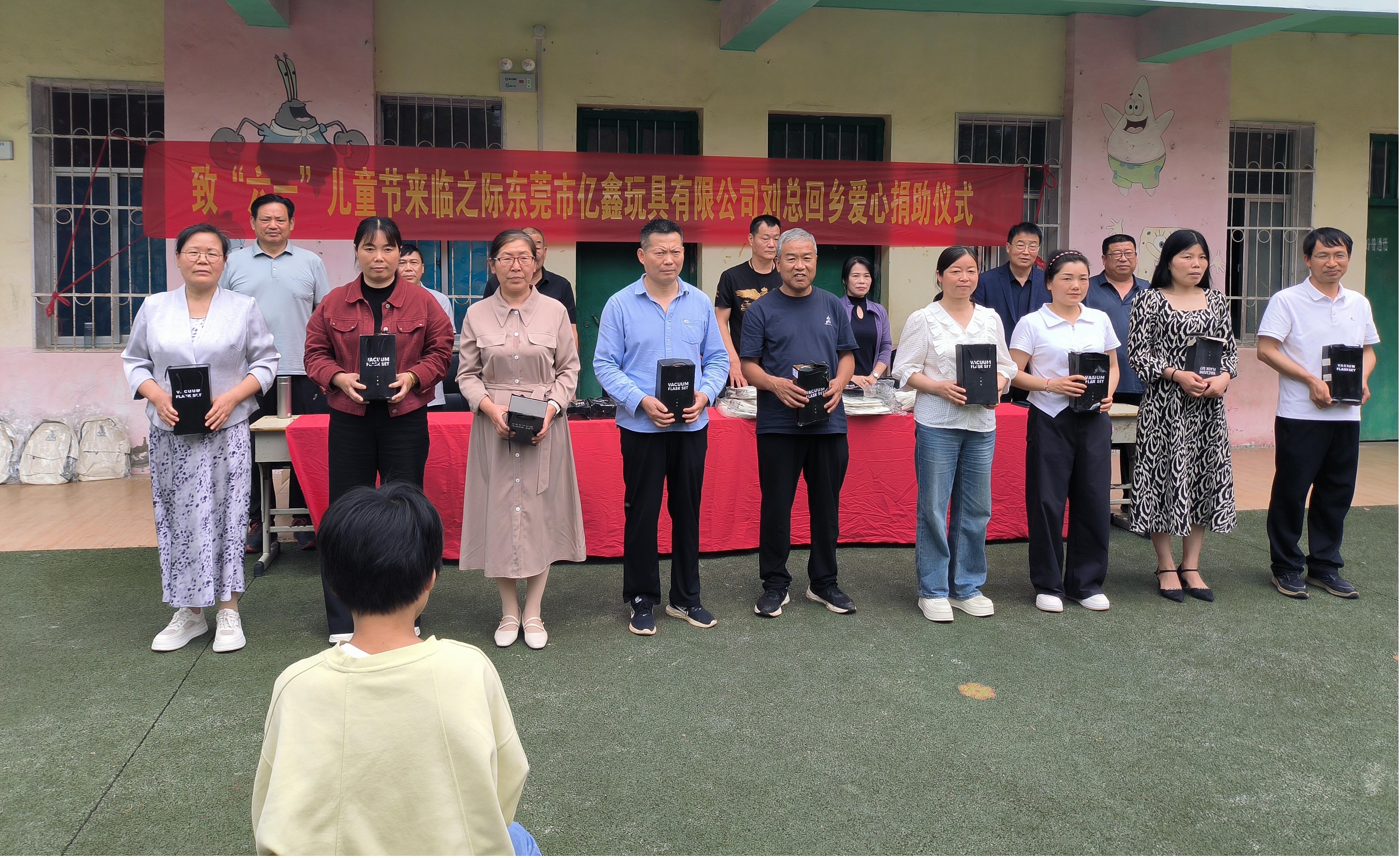邓州市张楼乡：情系桑梓润桃李 乡贤助学暖“六一”
