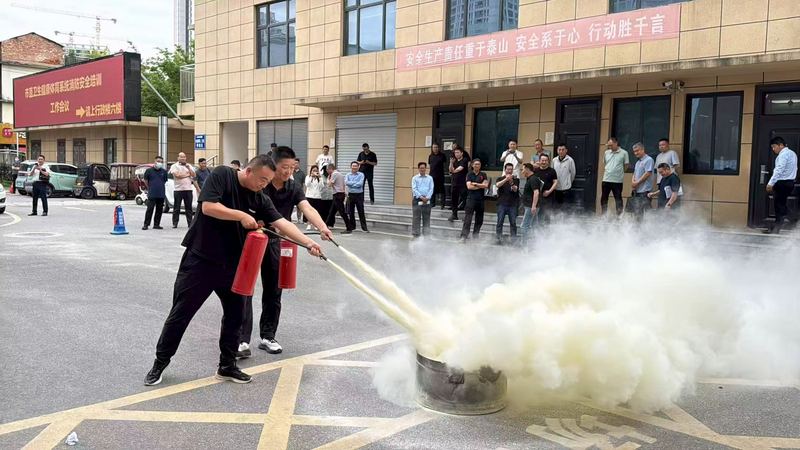 南阳市卫健体委举办夏季消防安全专题培训暨疏散演练活动