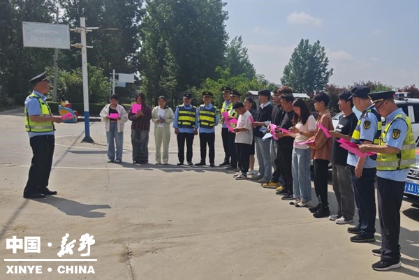 坚守公路安全底线 路政暖心服务暖民心——县公路事业发展中心开展路政宣传月活动