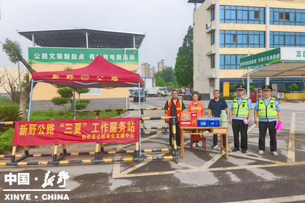坚守公路安全底线 路政暖心服务暖民心——县公路事业发展中心开展路政宣传月活动