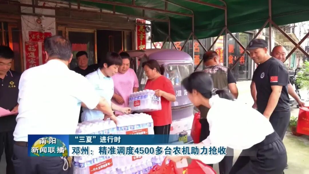 邓州:精准调度4500多台农机助力抢收 邓州:精准调度4500多台农机助力抢收