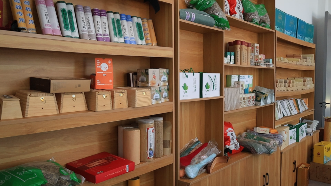 社旗:艾草产业旺 零工助增收 社旗:艾草产业旺 零工助增收