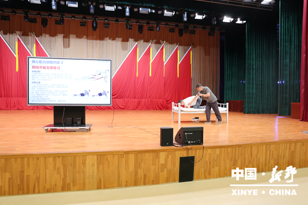 中国老年医学学会医养结合促进委员会“银发健康,薪火相传”——老年健康大讲堂系列党建+科普义诊活动 走进河南新野 中国老年医学学会医养结合促进委员会“银发健康,薪火相传”——老年健康大讲堂系列党建+科普义诊活动 走进河南新野