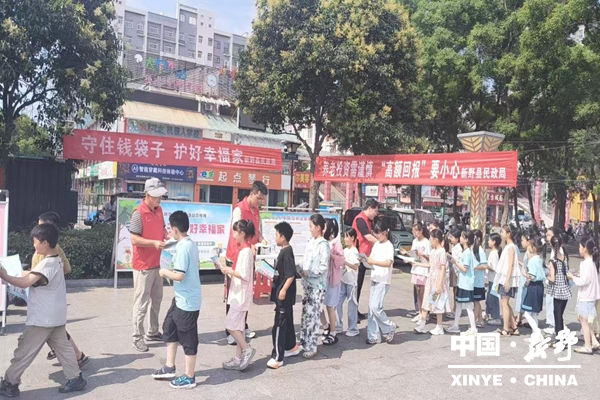 守住钱袋子 护好幸福家——县民政局开展防范非法金融宣传活动