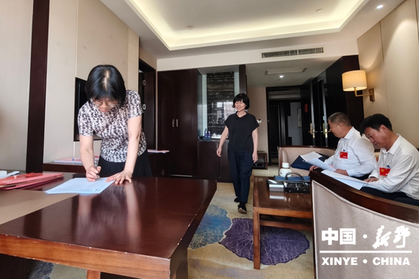 【聚焦两会】怀揣民声赴盛会 履职担当启新程<br>——出席新野县第十六届人大六次会议的代表们今日报到 【聚焦两会】怀揣民声赴盛会 履职担当启新程<br>——出席新野县第十六届人大六次会议的代表们今日报到