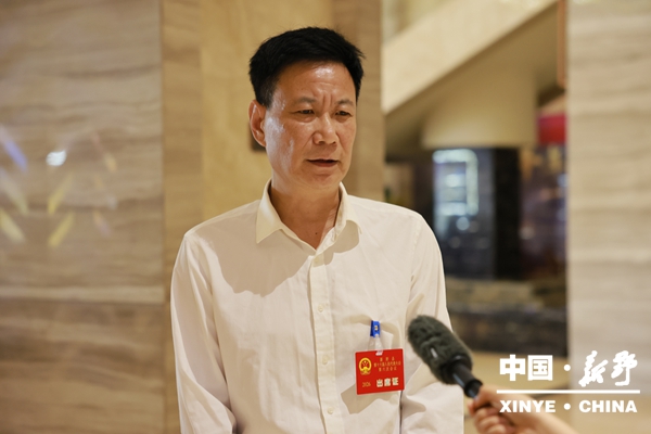 【聚焦两会】怀揣民声赴盛会 履职担当启新程<br>——出席新野县第十六届人大六次会议的代表们今日报到 【聚焦两会】怀揣民声赴盛会 履职担当启新程<br>——出席新野县第十六届人大六次会议的代表们今日报到
