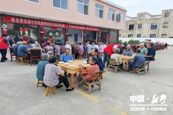 城郊乡关场村组织开展首届“粽情端午·敬老传情”主题活动 城郊乡关场村组织开展首届“粽情端午·敬老传情”主题活动