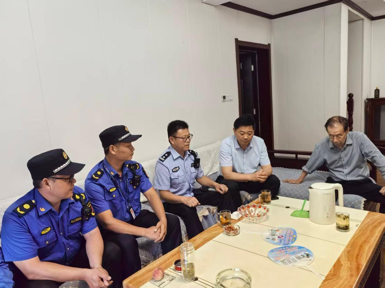 雨夜护碧水 联动守青山 桐柏县龙潭河景区多部门联合开展水源地生态环境专项整治行动