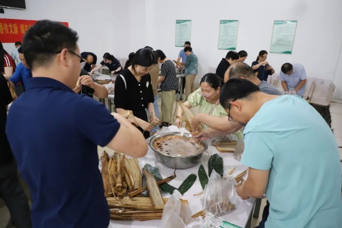 市生态环境局开展“粽香传文脉 端午忆传统”主题活动 市生态环境局开展“粽香传文脉 端午忆传统”主题活动