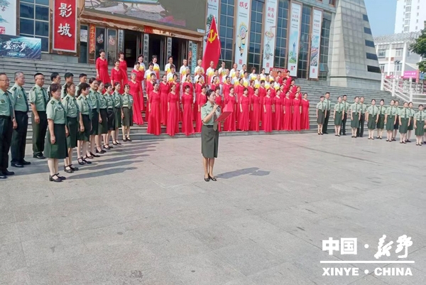 银发高歌颂党恩 初心如磐启新程——县老干部大学广场汇演献礼建党105周年