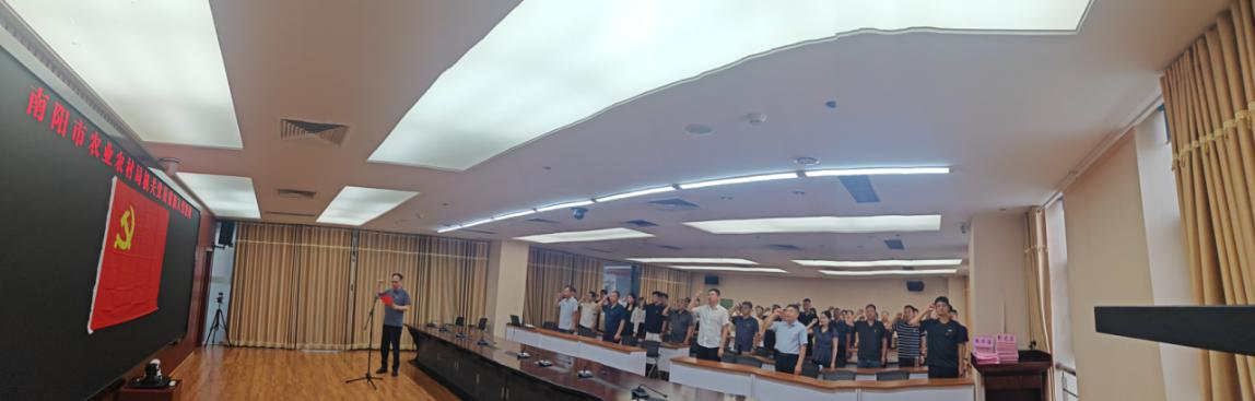 市农业农村局 开展庆“七一”主题党日观影活动