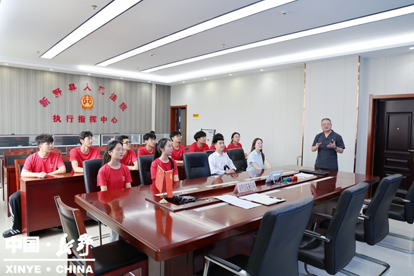 大学生的法院“探秘”记 ——县人民法院开展2026年第十一次“公众开放日”活动 大学生的法院“探秘”记 ——县人民法院开展2026年第十一次“公众开放日”活动
