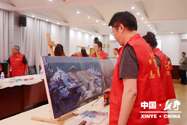新野县举办“笔墨长征路·丹青铸军魂”书画进军营活动 新野县举办“笔墨长征路·丹青铸军魂”书画进军营活动