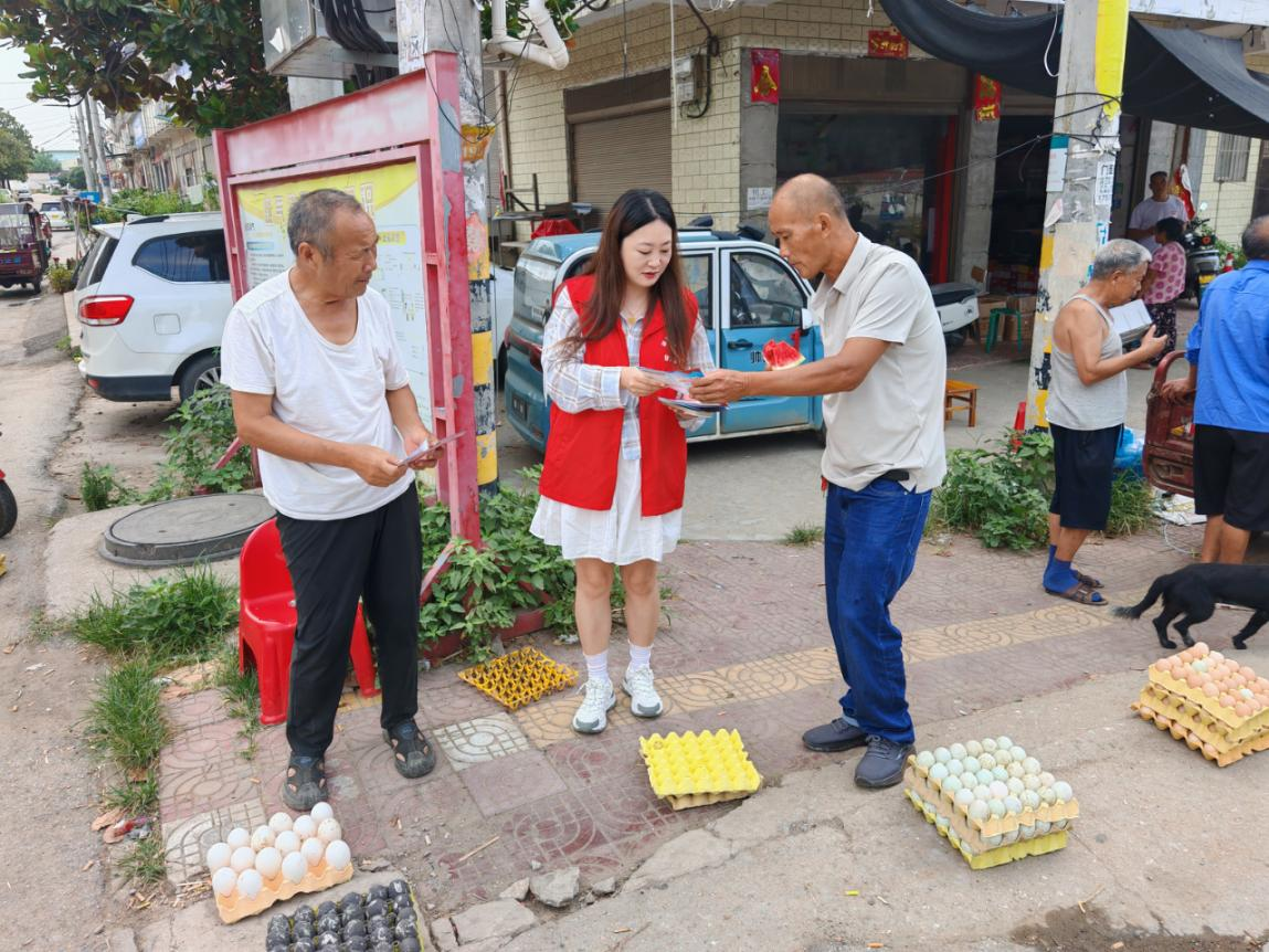 集市普法惠群众 法治同心筑团结 --高丘镇开展民族团结进步促进法专题宣传 集市普法惠群众 法治同心筑团结 --高丘镇开展民族团结进步促进法专题宣传