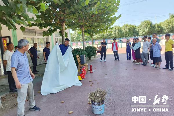 上港乡开展重点单位消防基本技能实操实训活动