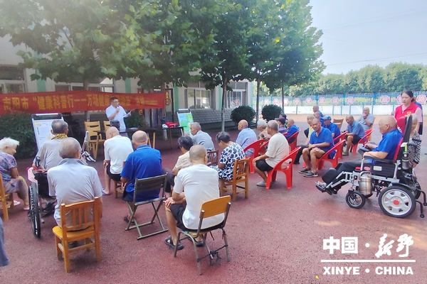 新野县“健康科普行一万场健康知识讲座”走进上港乡果园村 新野县“健康科普行一万场健康知识讲座”走进上港乡果园村
