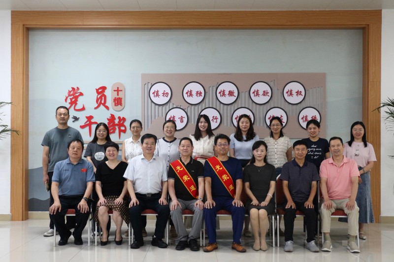 坚守财政初心 荣启银发新程——市财政局举行2026年干部荣誉退休仪式 坚守财政初心 荣启银发新程——市财政局举行2026年干部荣誉退休仪式